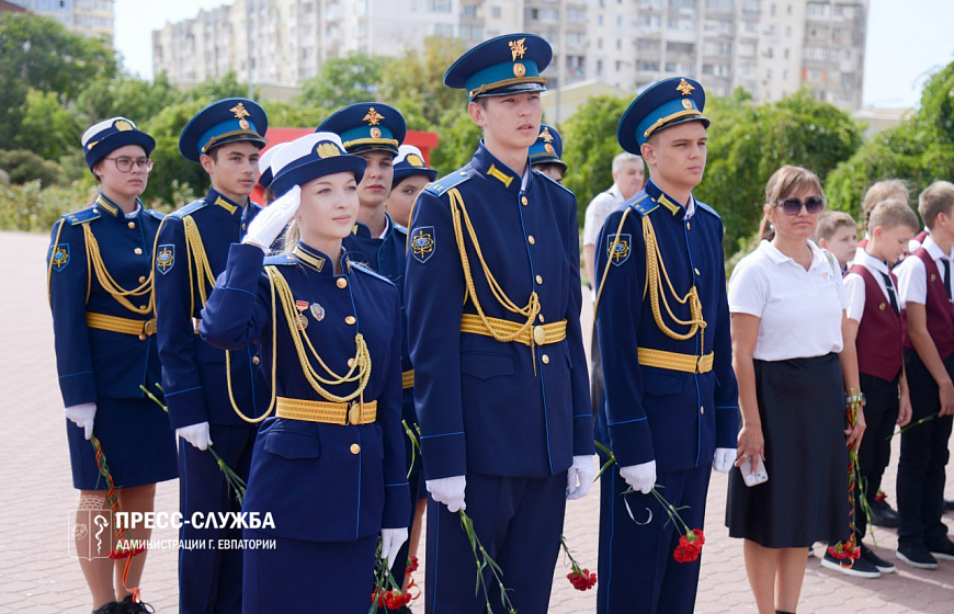 Евпаторийские школьники заступили на «Вахту памяти»